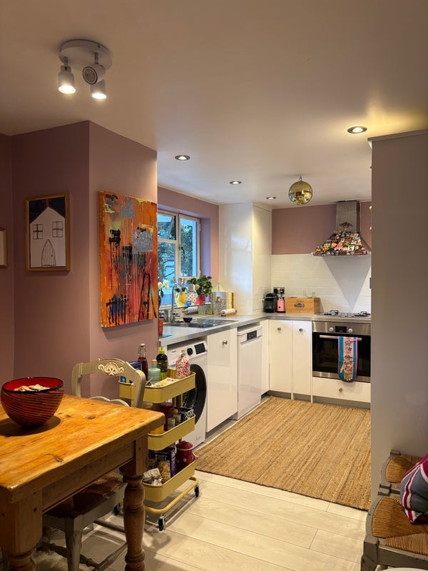 Room Ladbroke Road in Greater London