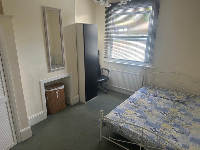 Room Dallin Road in Greater London
