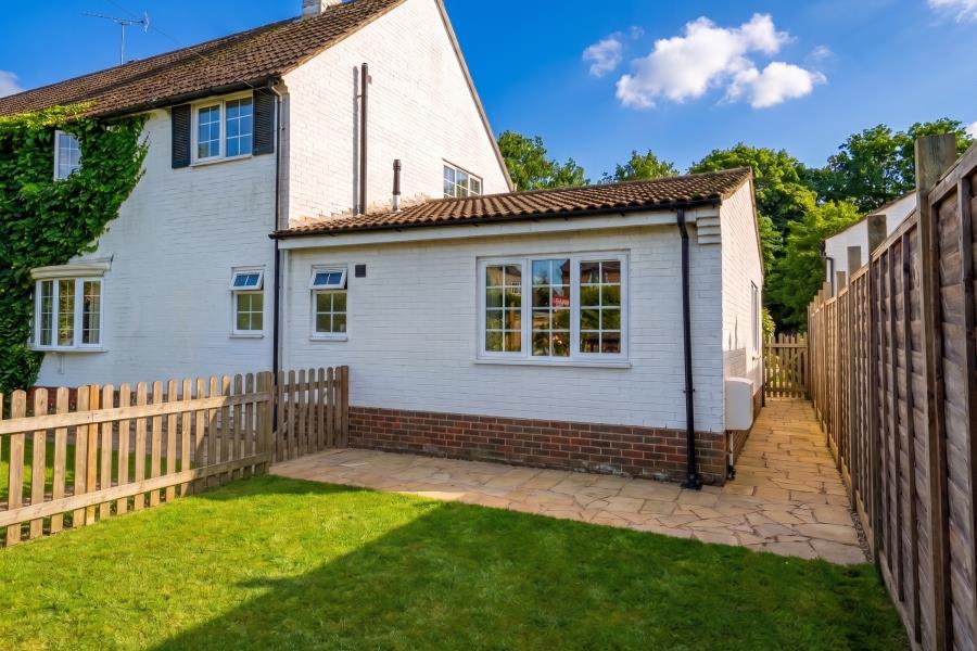 Flat Mayford Green in Woking
