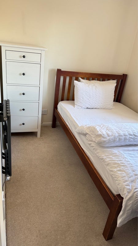 Room Jardine Road in Greater London