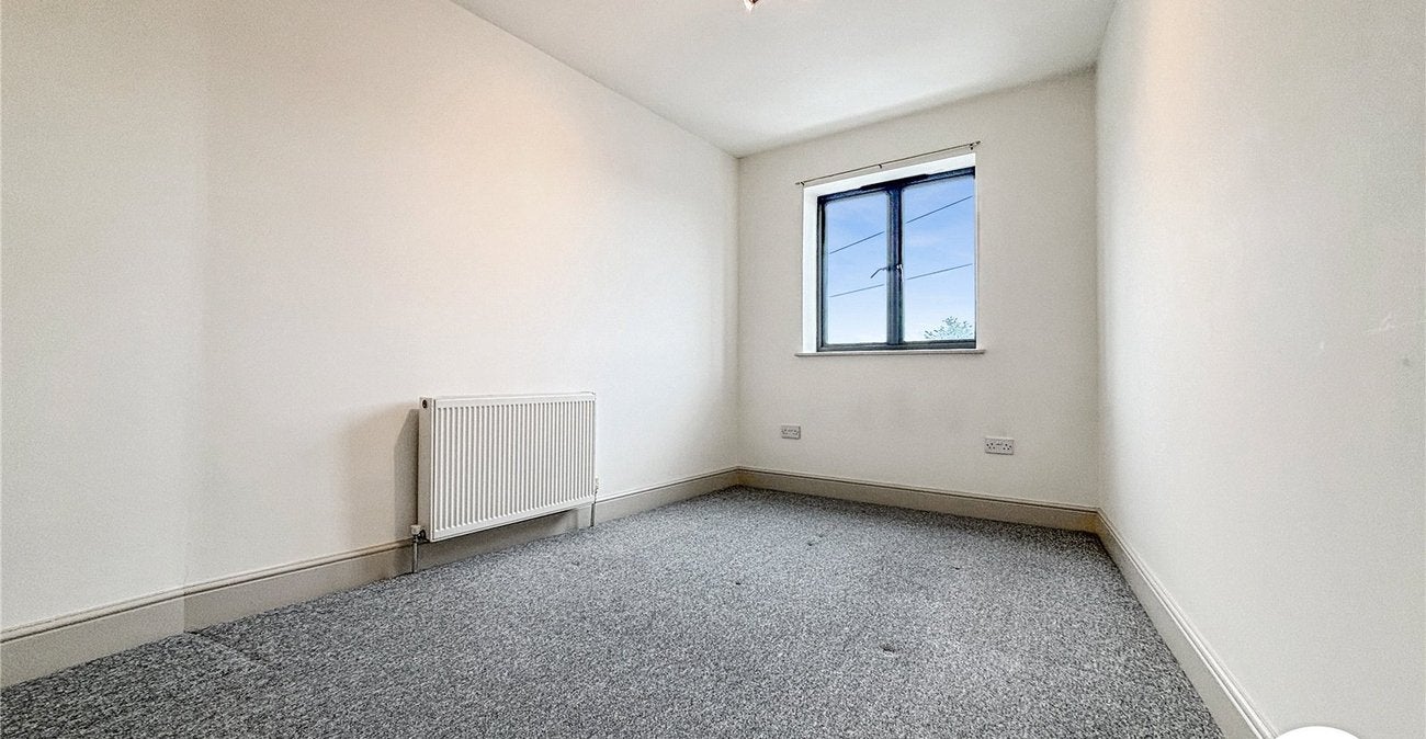 Flat Eddystone Road in Greater London