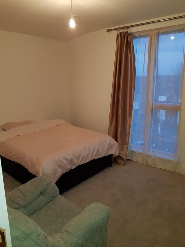 Room High Street Colliers Wood in Greater London