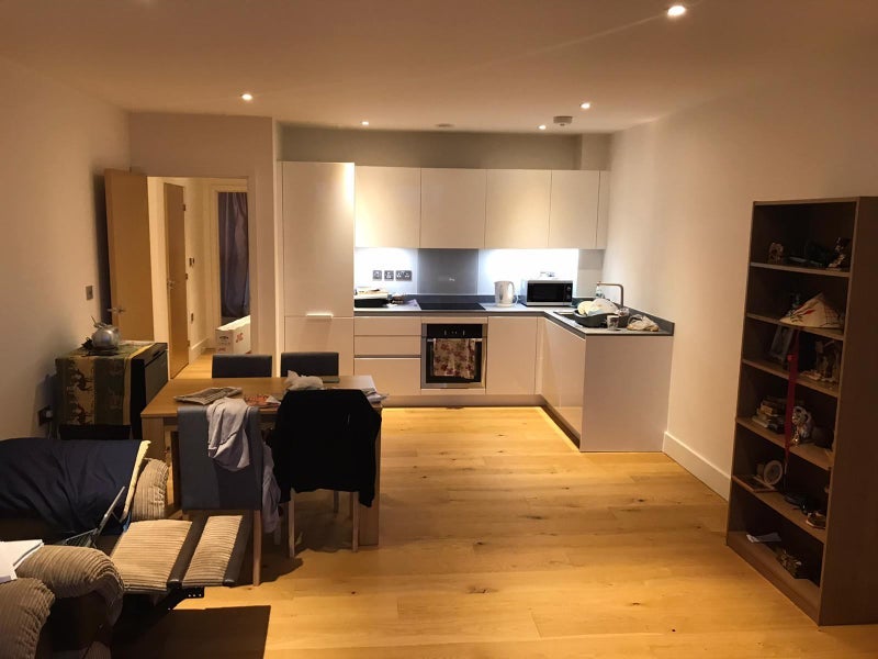 Room High Street Colliers Wood in Greater London
