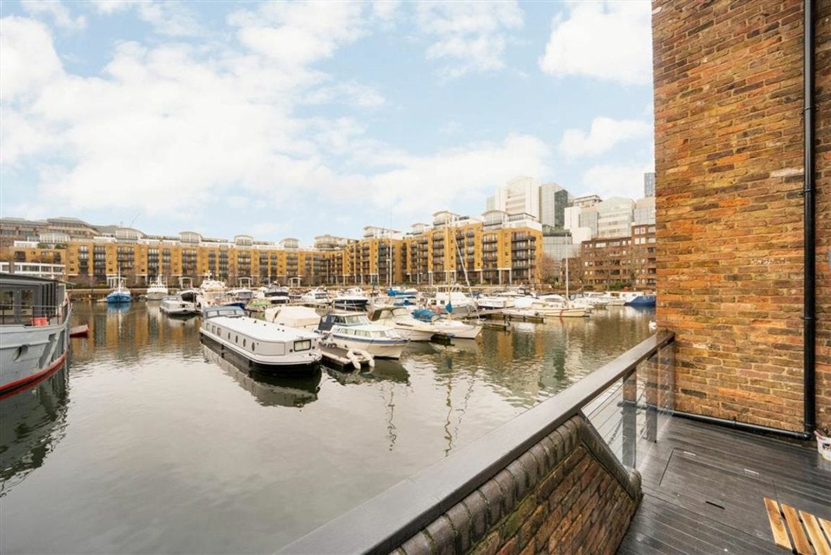 House Mews Street in Greater London