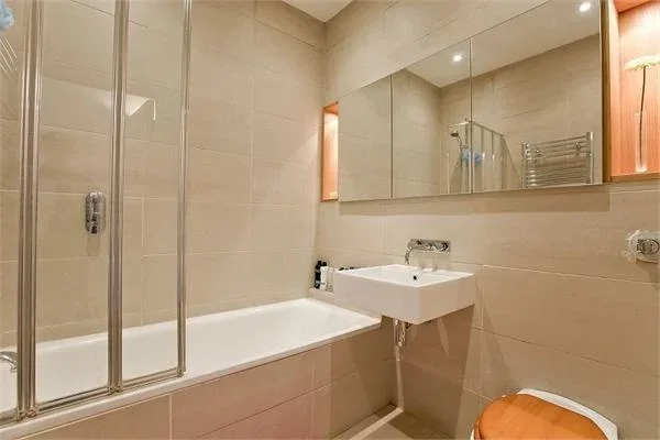Flat Milner Square in Greater London