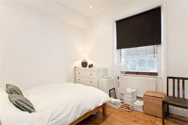 Flat Milner Square in Greater London