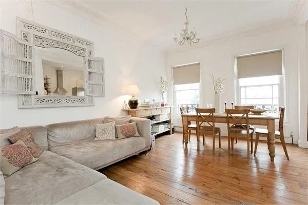 Flat Milner Square in Greater London