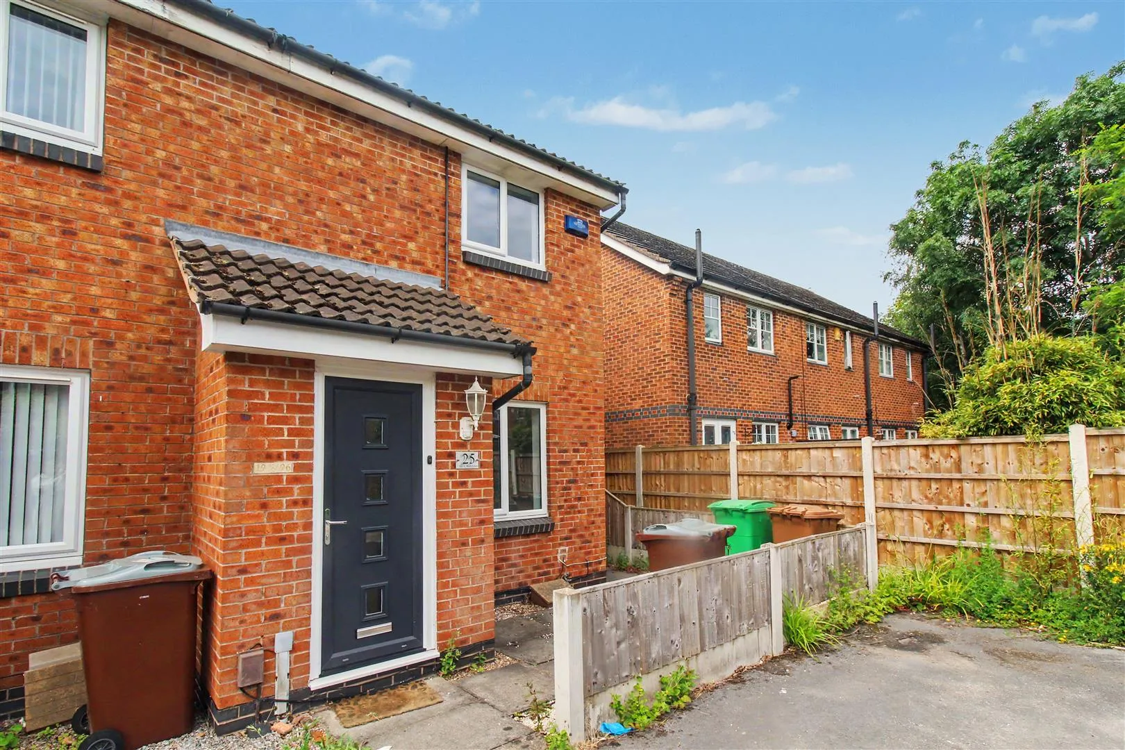 Flat Silver Birch Close in Nottingham