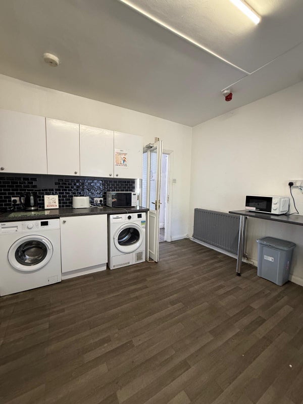 Room Woodford New Road in Greater London