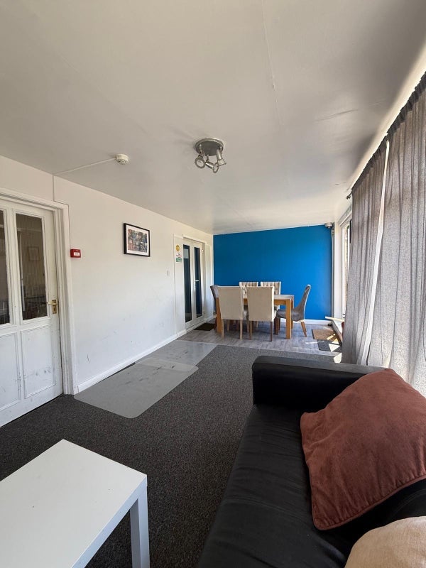 Room Woodford New Road in Greater London