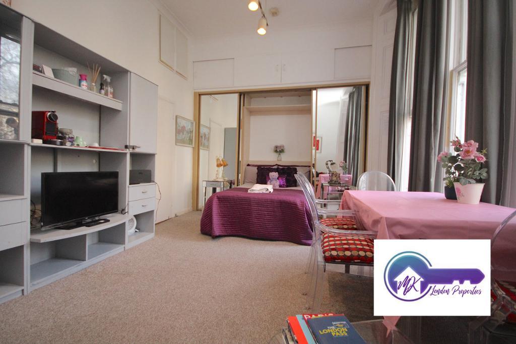Flat Kensington Gardens Square in City of Westminster