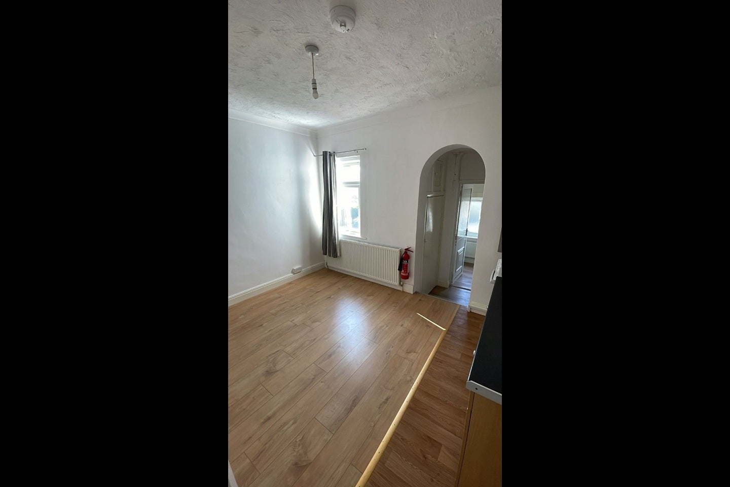 Flat Worplesdon Road in Guildford