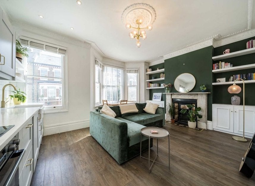 Flat Tremadoc Road in Greater London