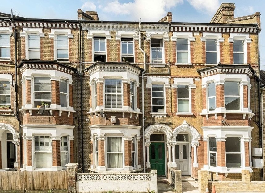 Flat Tremadoc Road in Greater London