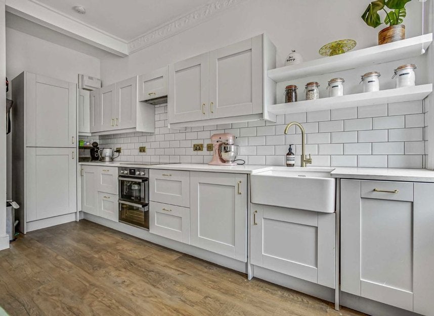 Flat Tremadoc Road in Greater London