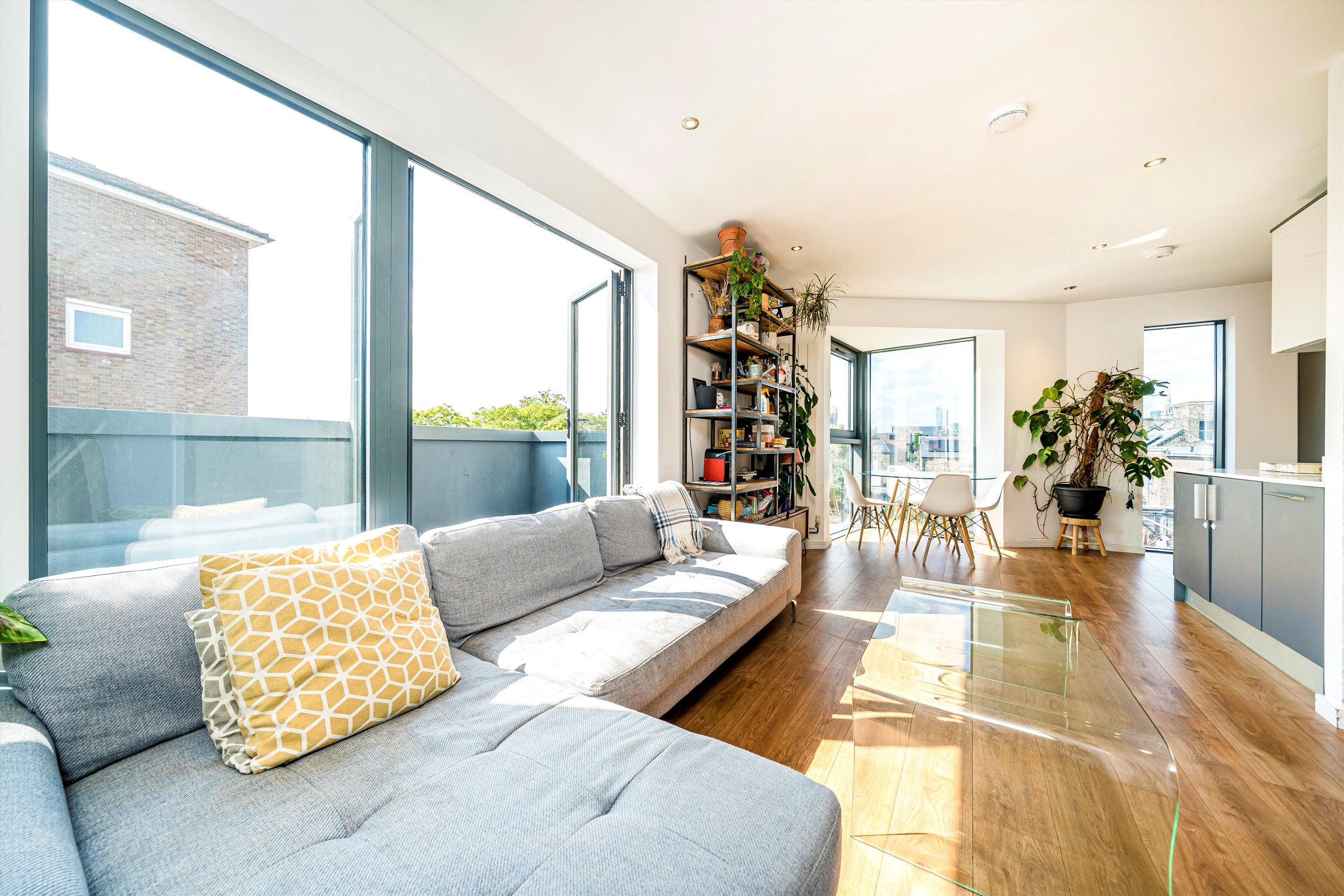 Flat Comet Street in Greater London