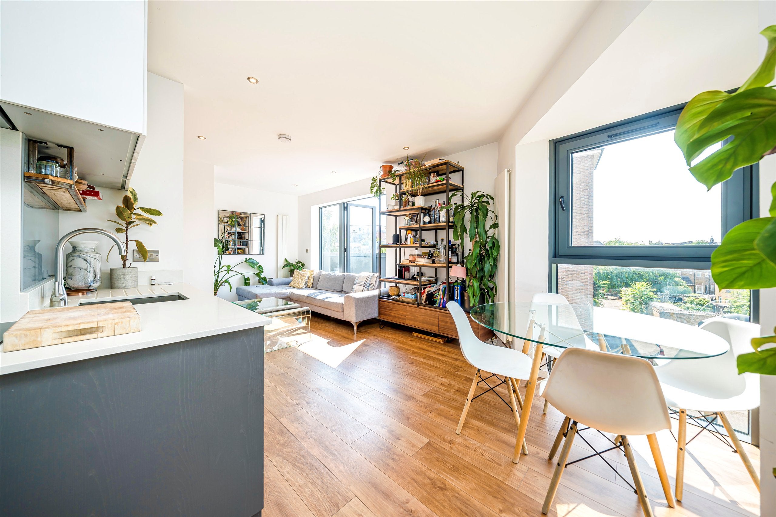 Flat Comet Street in Greater London