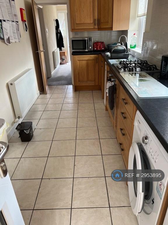 Room Draycott Avenue in Taunton