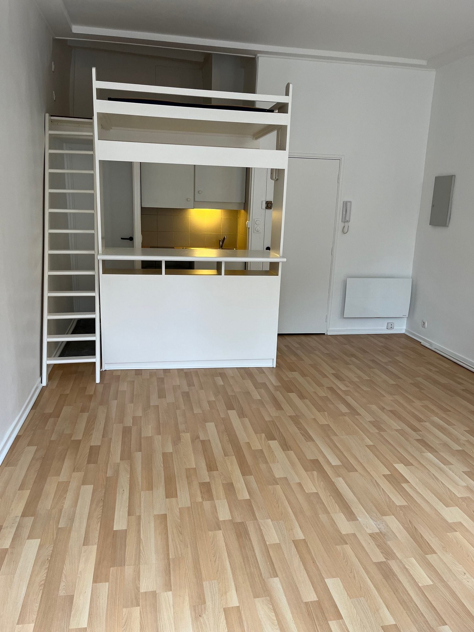 Flat Place de la Daurade in Toulouse