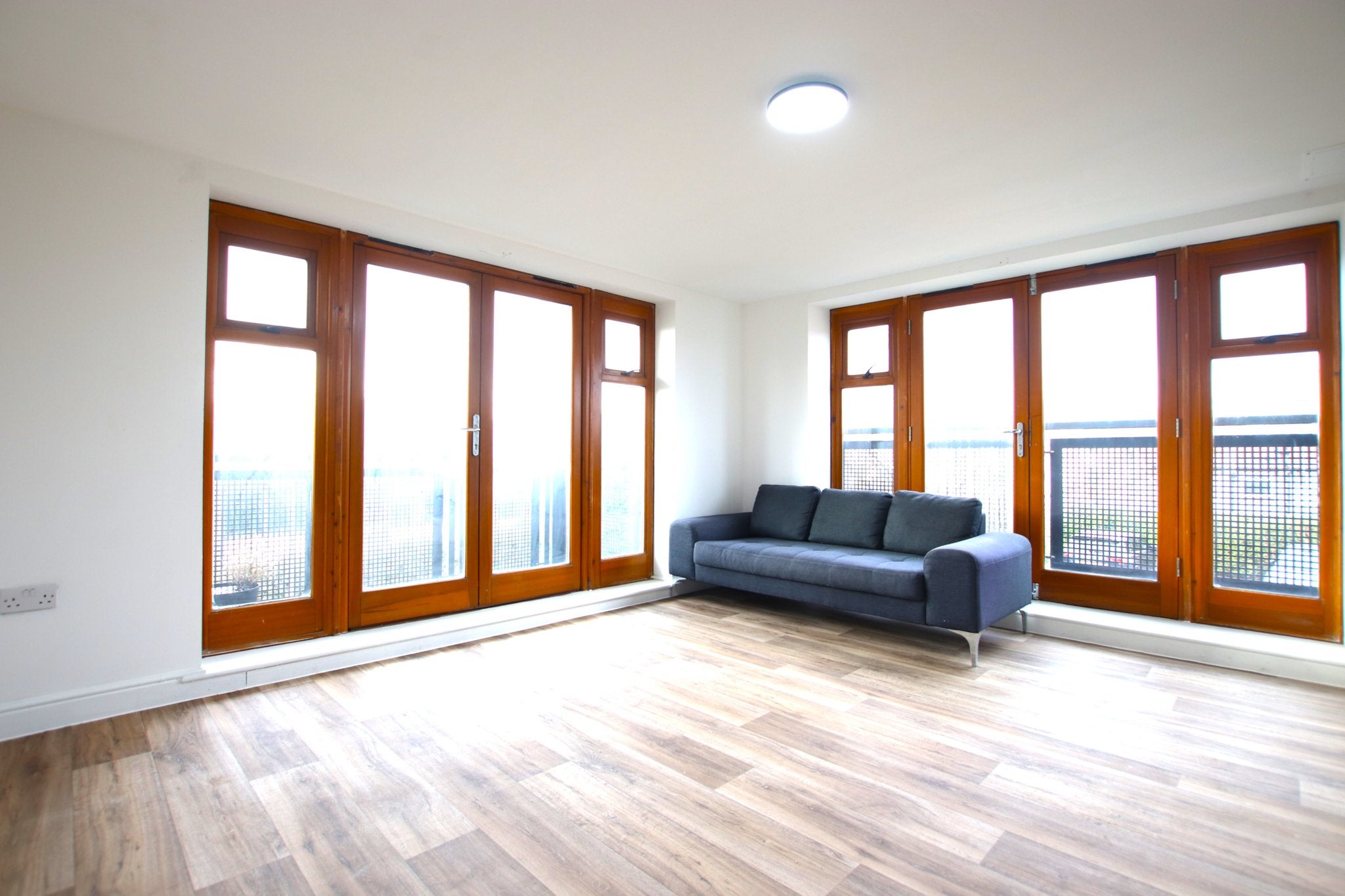 Flat Goodman Crescent in Greater London