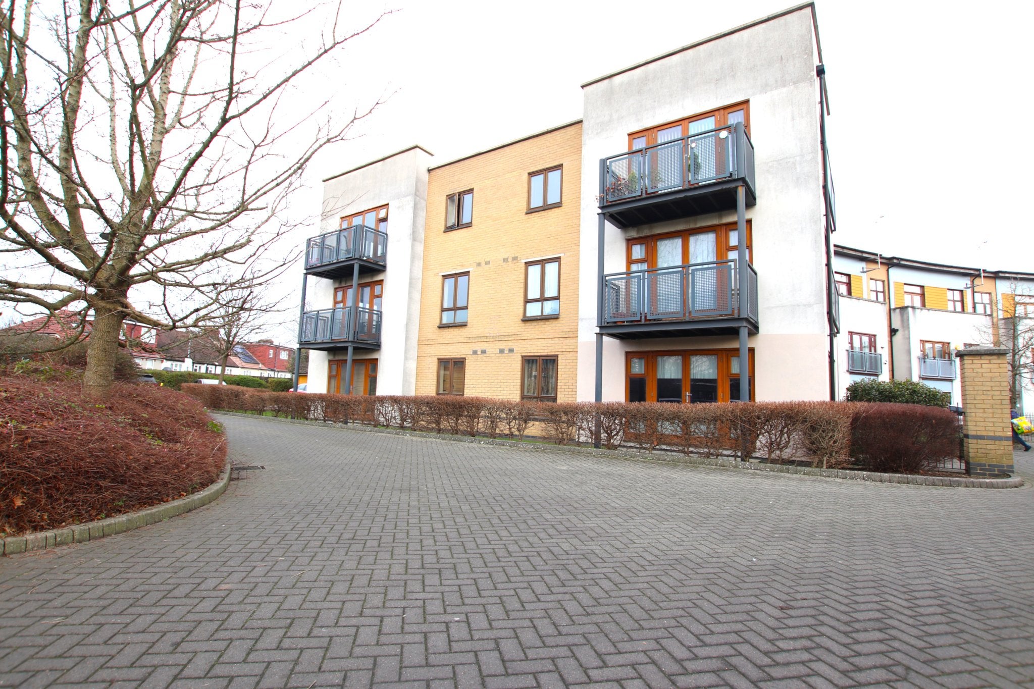 Flat Goodman Crescent in Greater London