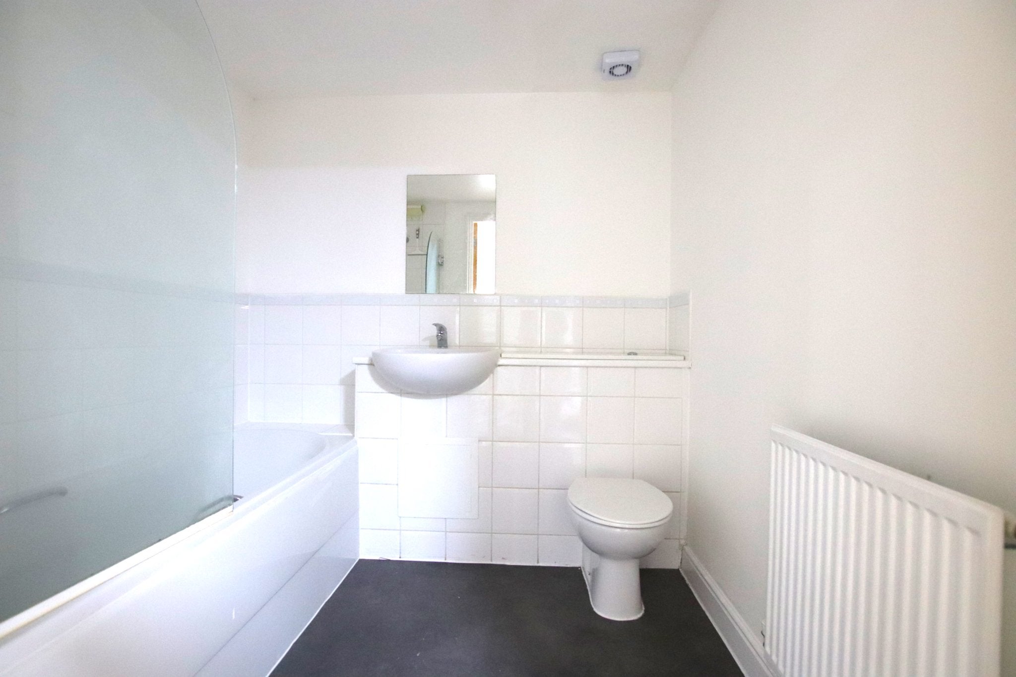 Flat Goodman Crescent in Greater London