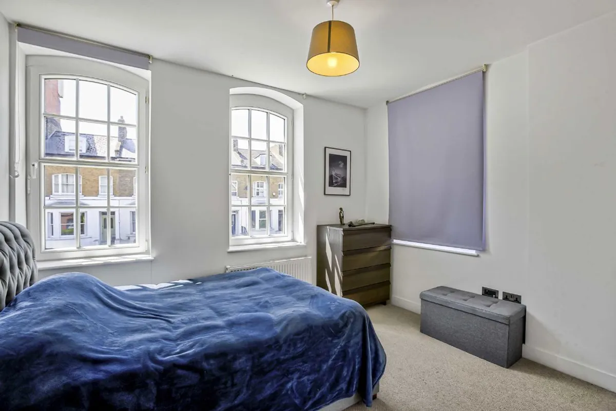 Flat Trinity Crescent in Greater London