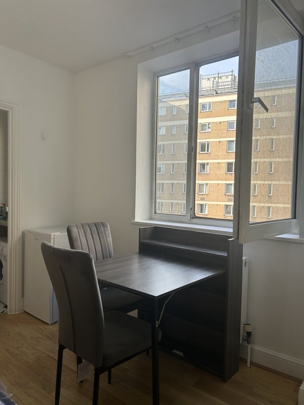 Flat Lucan Place in Greater London