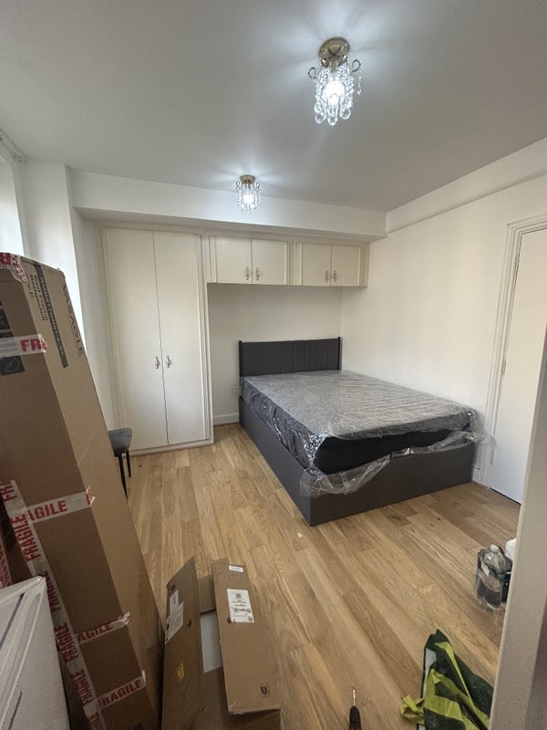 Flat Lucan Place in Greater London