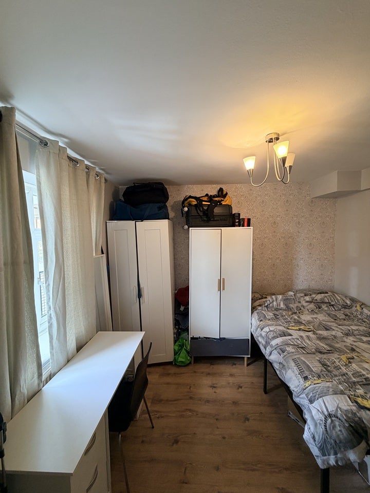 Room Frensham Drive in Greater London