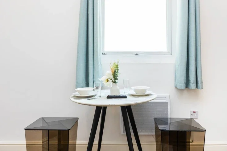 Flat Warwick Road in Greater London