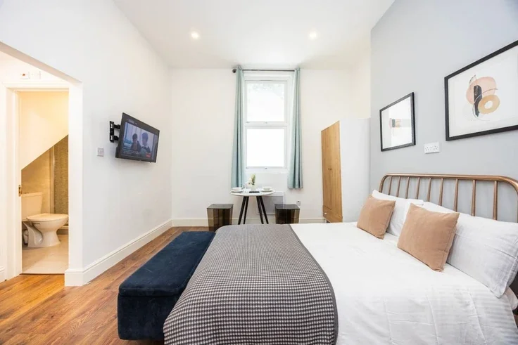 Flat Warwick Road in Greater London