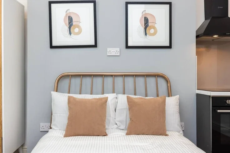 Flat Warwick Road in Greater London