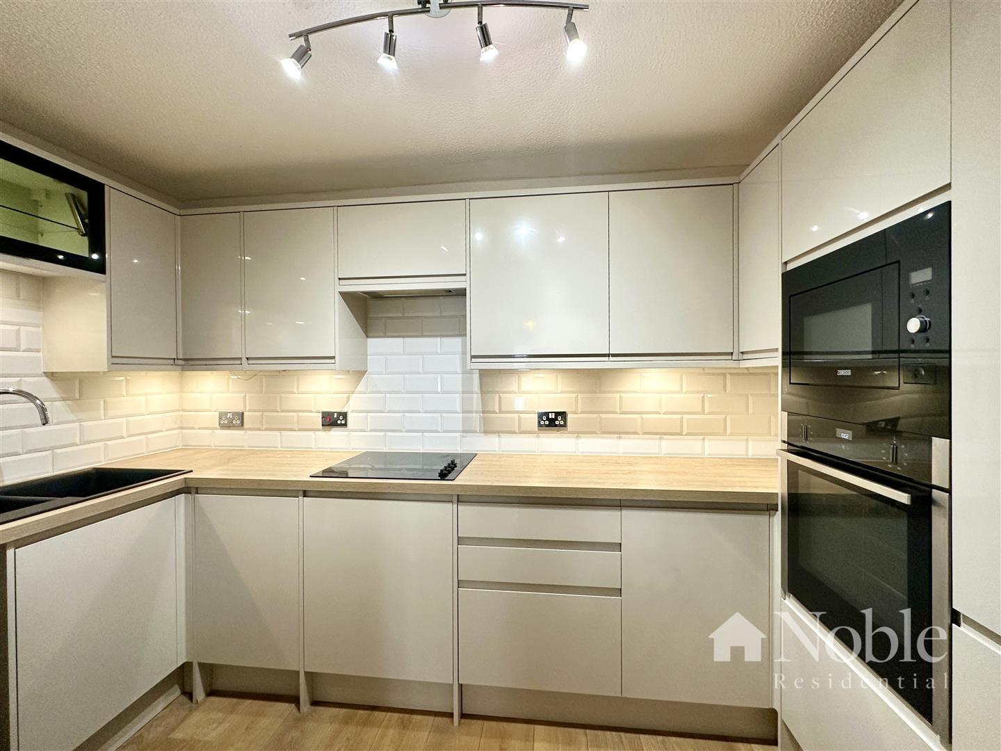 Flat Eastfield Road in Brentwood