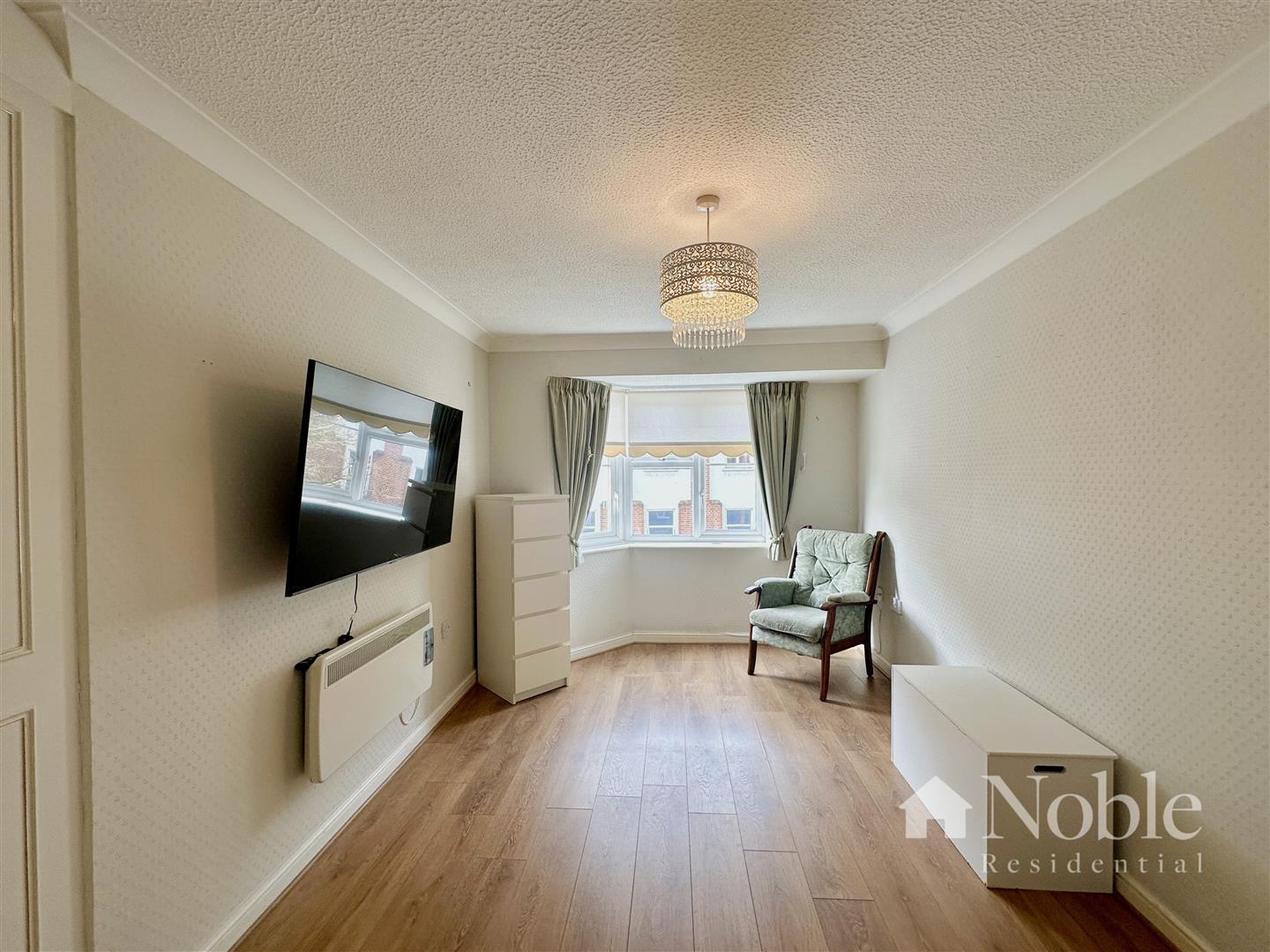 Flat Eastfield Road in Brentwood