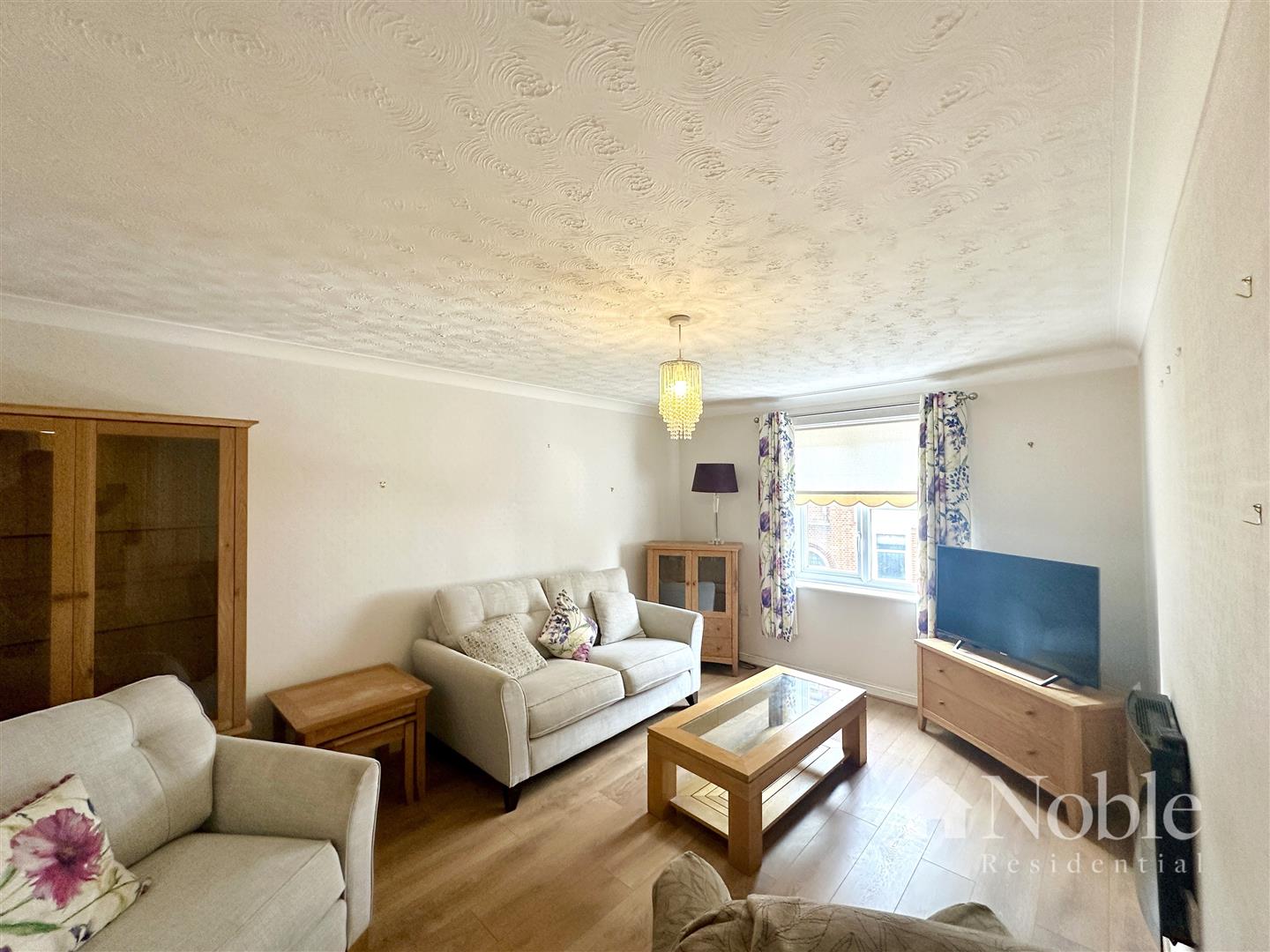 Flat Eastfield Road in Brentwood
