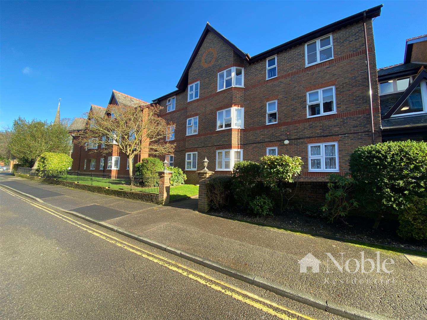 Flat Eastfield Road in Brentwood