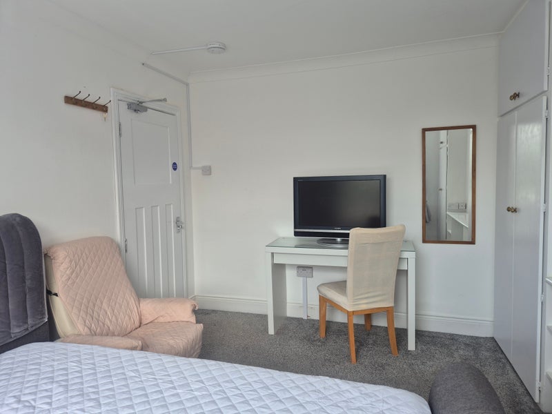 Room Plessey Crescent in North Tyneside