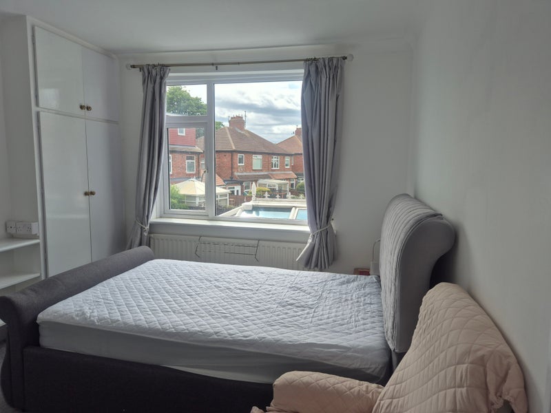 Room Plessey Crescent in North Tyneside