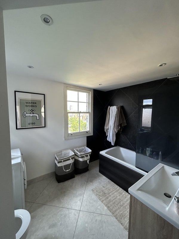 Flat Blenheim Gardens in Greater London