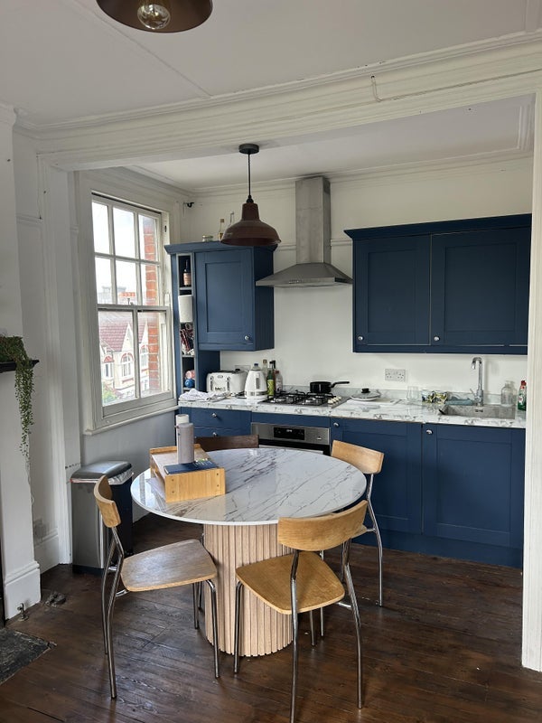 Flat Blenheim Gardens in Greater London