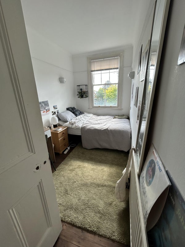 Flat Blenheim Gardens in Greater London