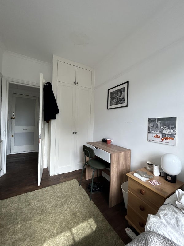 Flat Blenheim Gardens in Greater London