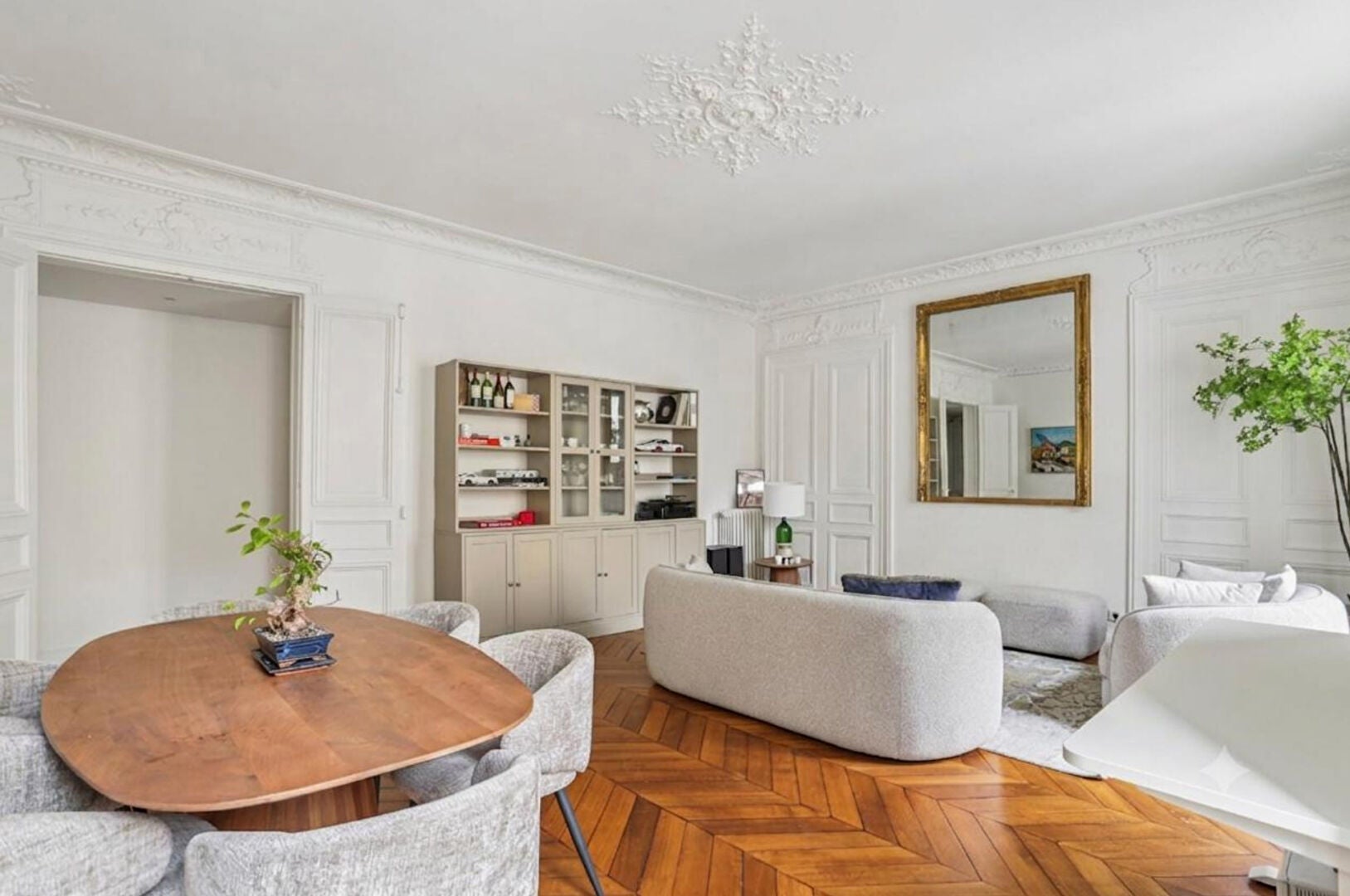 Flat Rue du Faubourg Saint-Honoré in Paris