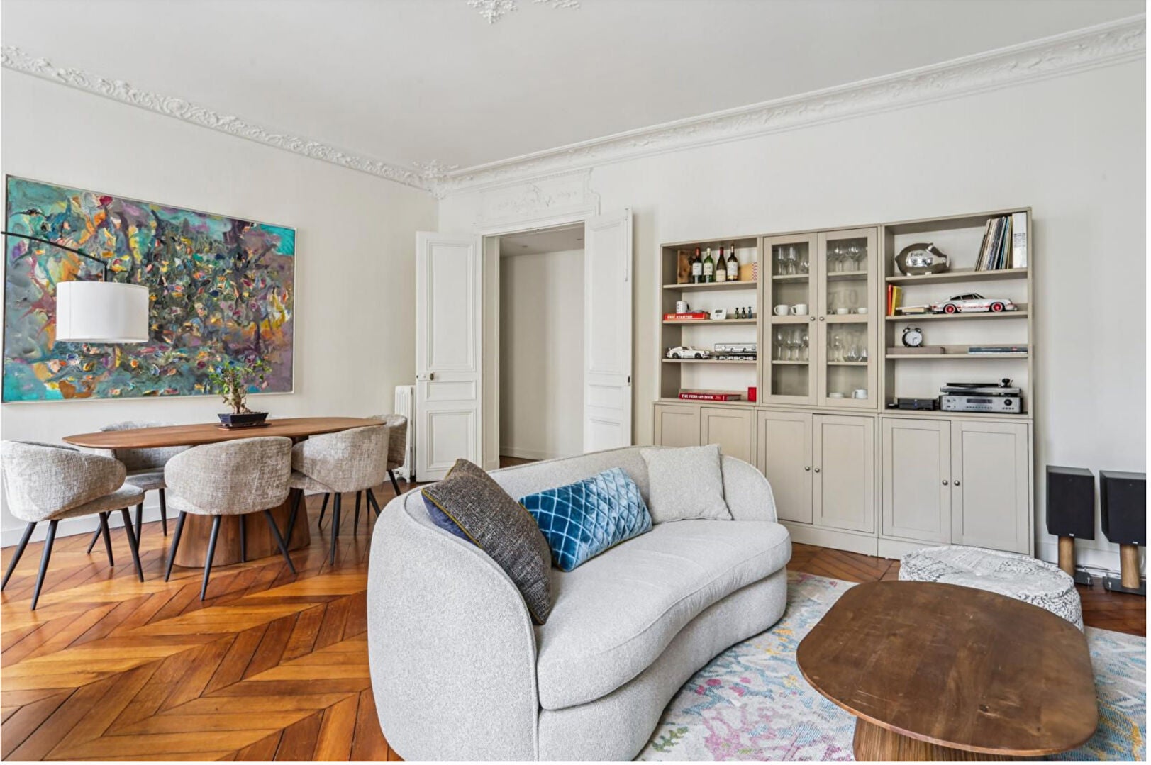 Flat Rue du Faubourg Saint-Honoré in Paris