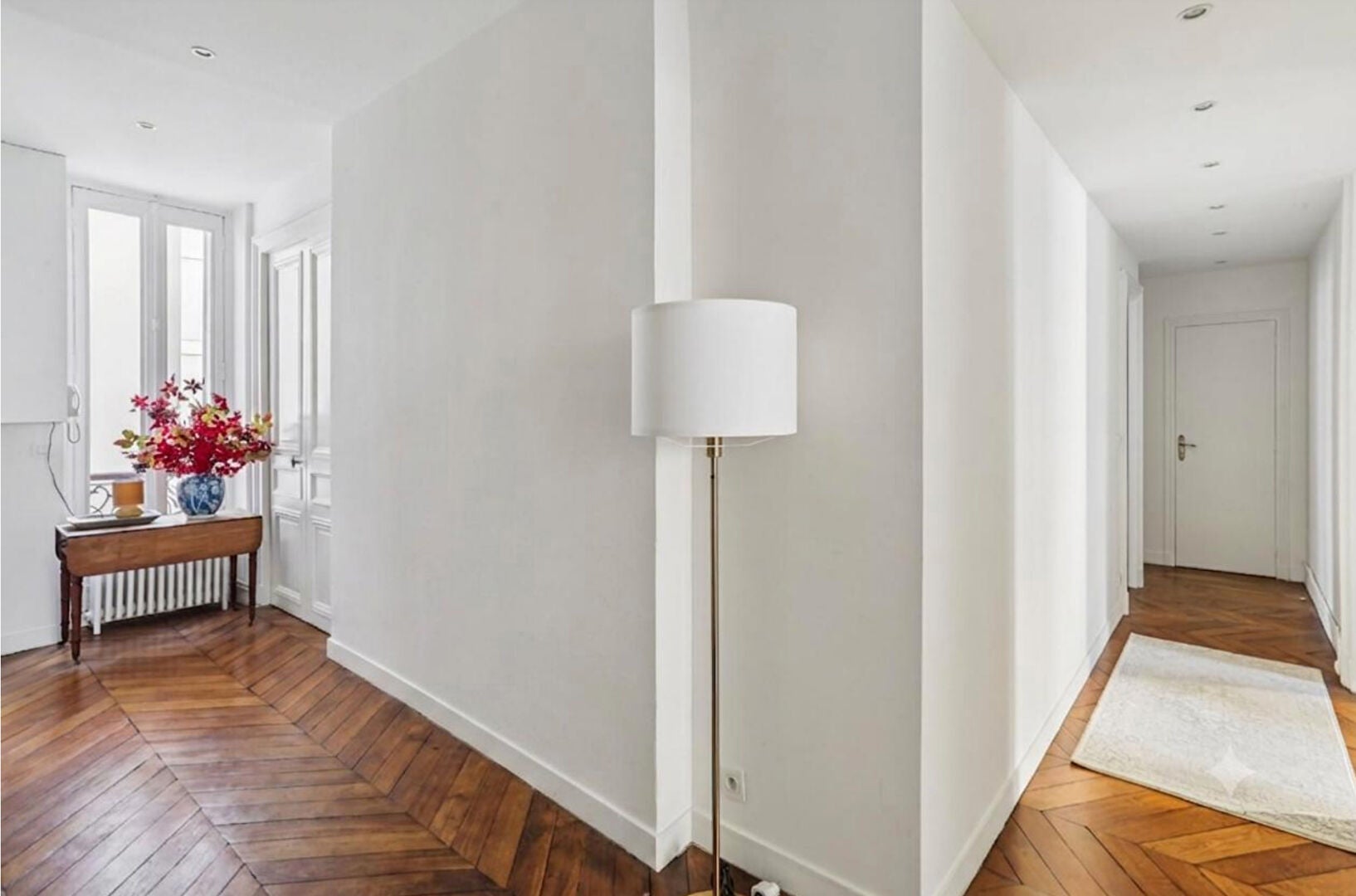 Flat Rue du Faubourg Saint-Honoré in Paris