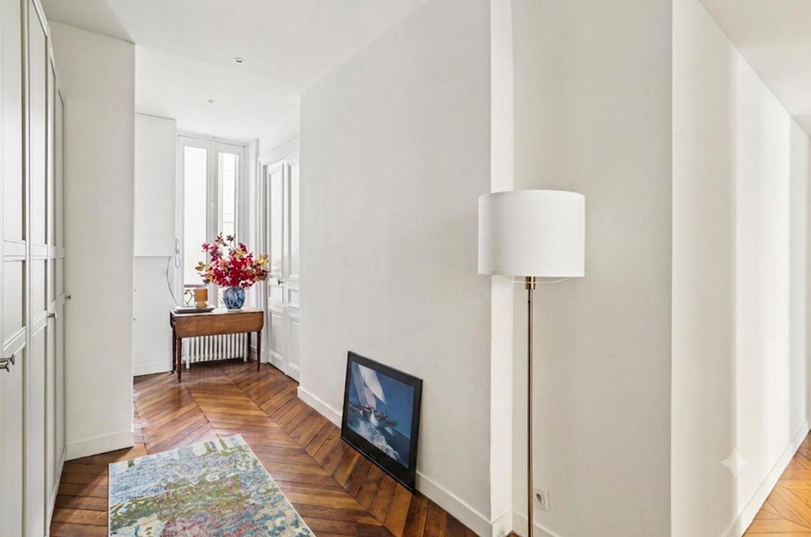 Flat Rue du Faubourg Saint-Honoré in Paris
