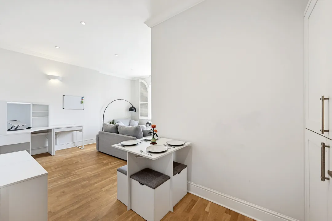 Flat Hatton Wall in London