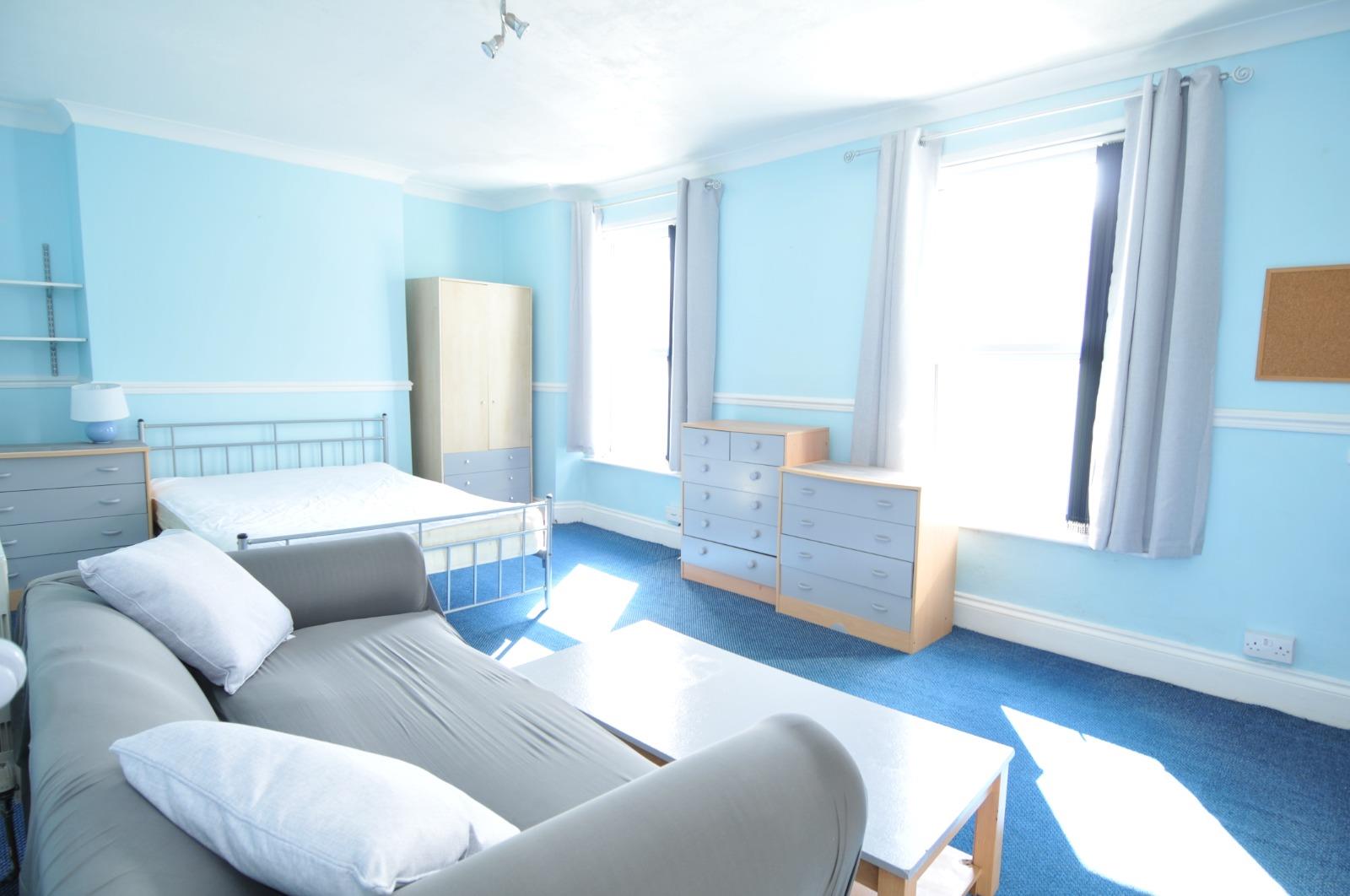 Room Wellington Street in Plymouth