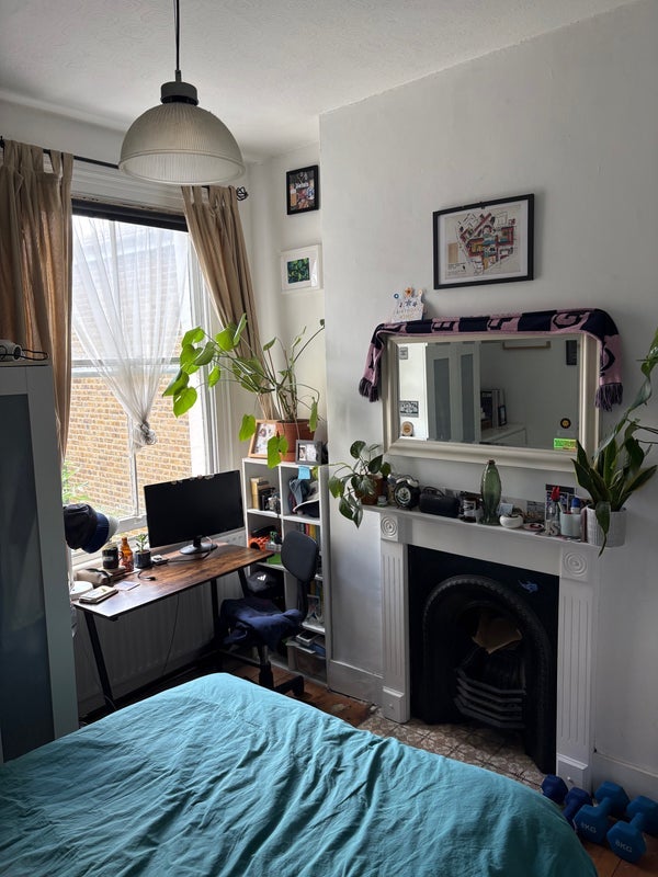 Room Rhodesia Road in Greater London